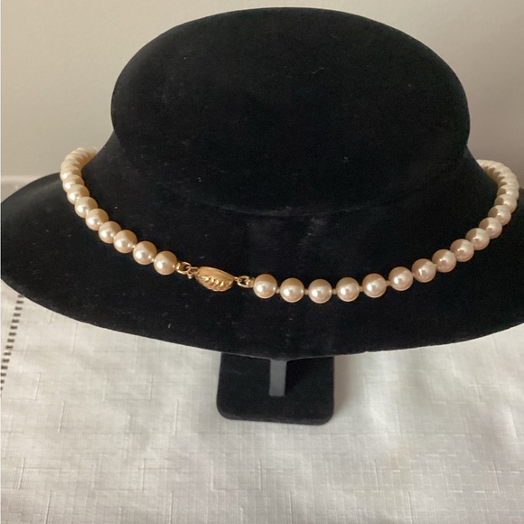 Marvella Vintage Simulated Pearl Necklace - Picture 2 of 2